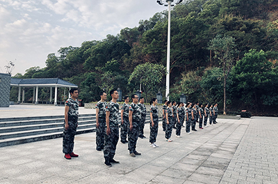 勇挑重?fù)?dān)，力創(chuàng)一流 —— 博士有成開展新年軍訓(xùn)拓展訓(xùn)練